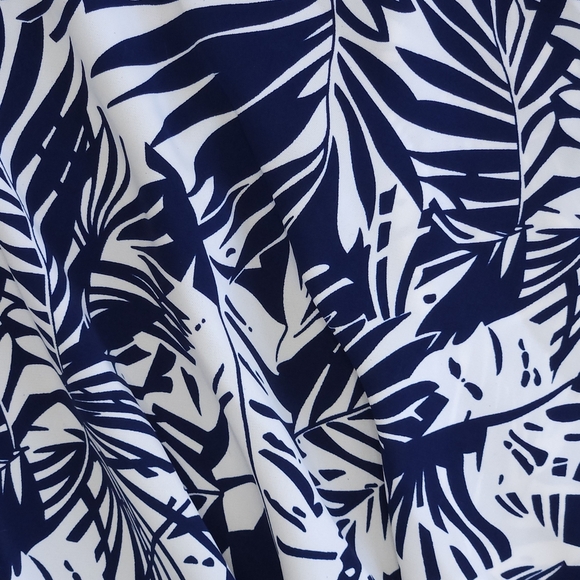 Verano Navy and White Leaf Print Wrap Dress Size M Casual Chic As New - Picture 3 of 8